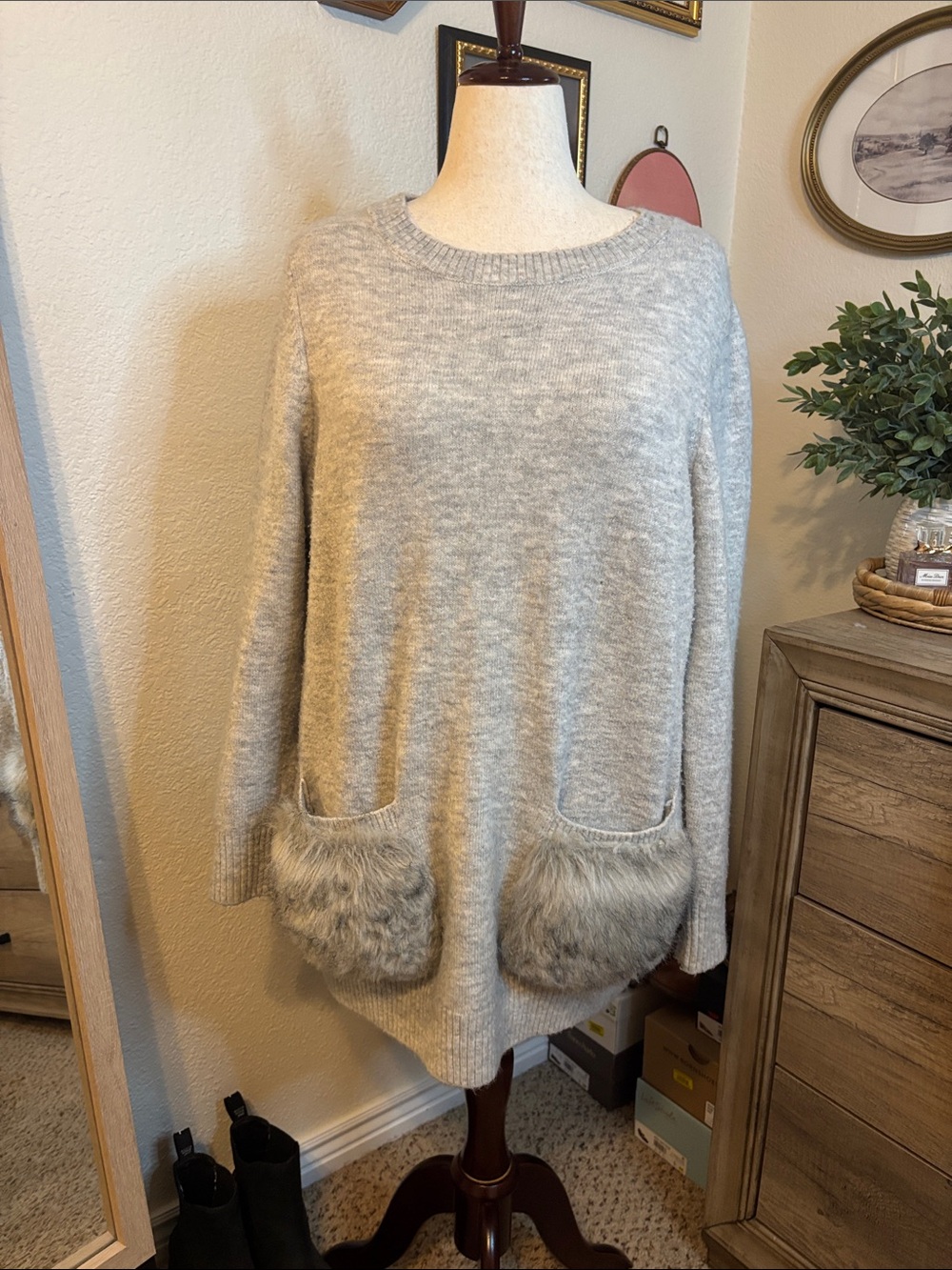 Lane Bryant Light Gray Sweater with Faux Fur Pockets- Size 14/16